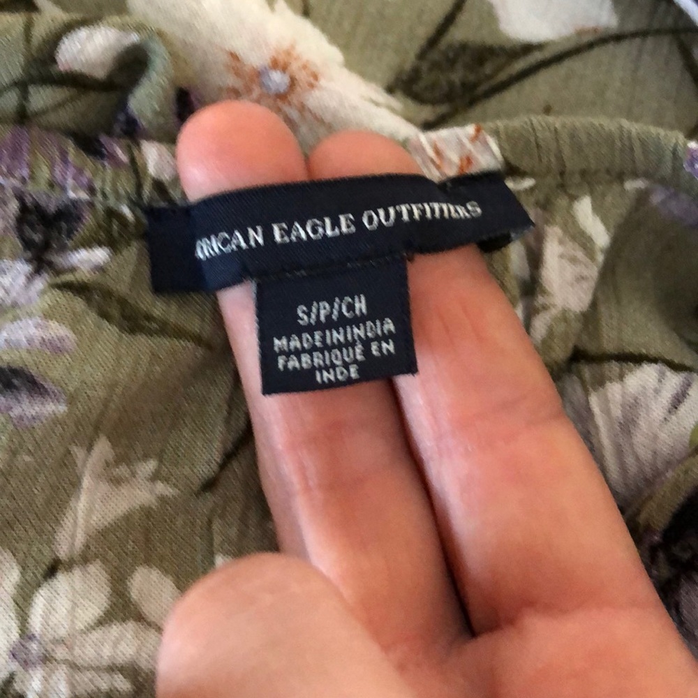 Cute AEO cropped tank - Picture 3 of 3